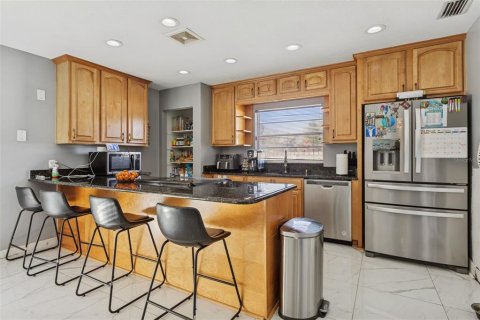 Casa en venta en Brandon, Florida, 3 dormitorios, 133.41 m2 № 2115451 - foto 9