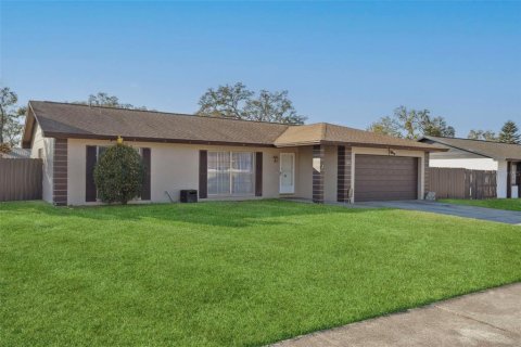 Casa en Brandon, Florida 3 dormitorios, 133.41 m2 № 2115451