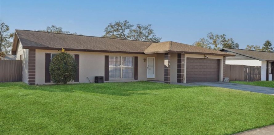 Casa en Brandon, Florida 3 dormitorios, 133.41 m2 № 2115451