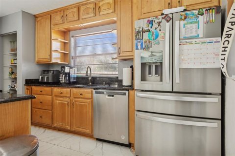 Casa en venta en Brandon, Florida, 3 dormitorios, 133.41 m2 № 2115451 - foto 12