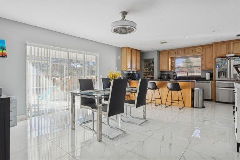 Casa en venta en Brandon, Florida, 3 dormitorios, 133.41 m2 № 2115451 - foto 8