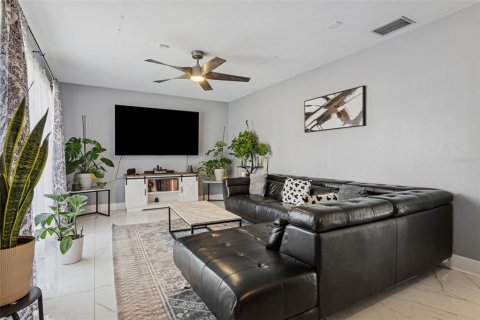 Casa en venta en Brandon, Florida, 3 dormitorios, 133.41 m2 № 2115451 - foto 4