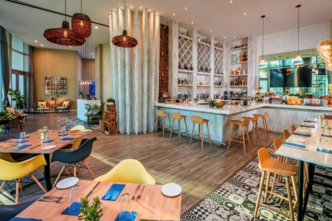 Condo in Hollywood, Florida, 1 bedroom  № 2012734 - photo 17