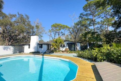 House in Temple Terrace, Florida 4 bedrooms, 136.94 sq.m. № 1915334 - photo 2