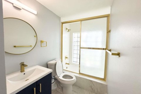 House in Temple Terrace, Florida 4 bedrooms, 136.94 sq.m. № 1915334 - photo 7