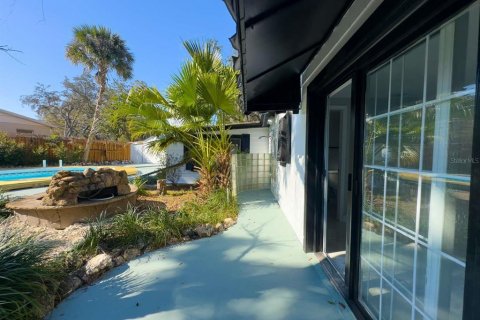 House in Temple Terrace, Florida 4 bedrooms, 136.94 sq.m. № 1915334 - photo 22