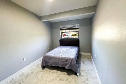 House in Temple Terrace, Florida 4 bedrooms, 136.94 sq.m. № 1915334 - photo 6