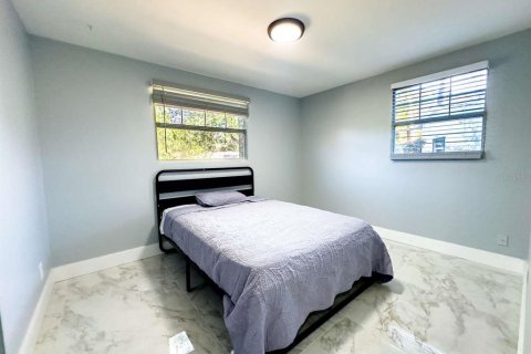 House in Temple Terrace, Florida 4 bedrooms, 136.94 sq.m. № 1915334 - photo 9
