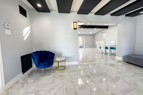 House in Temple Terrace, Florida 4 bedrooms, 136.94 sq.m. № 1915334 - photo 13