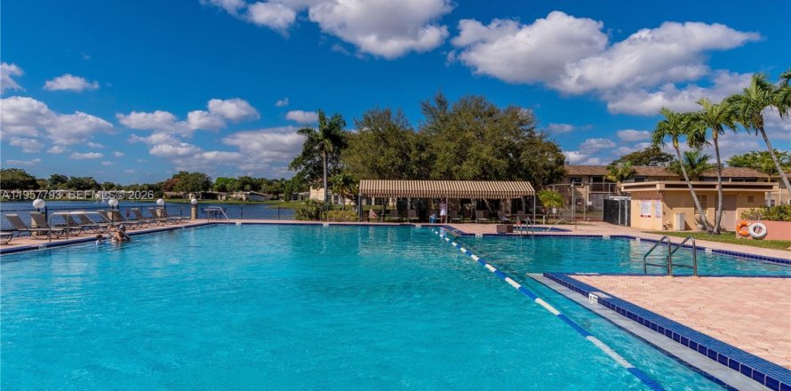 Condominio en Hollywood, Florida, 1 dormitorio  № 2020918