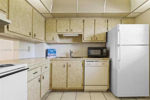 Condominio en venta en Hollywood, Florida, 1 dormitorio, 60.39 m2 № 2020918 - foto 13