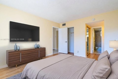 Condominio en venta en Hollywood, Florida, 1 dormitorio, 60.39 m2 № 2020918 - foto 27