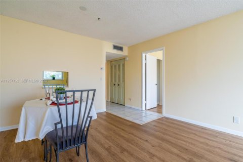 Condominio en venta en Hollywood, Florida, 1 dormitorio, 60.39 m2 № 2020918 - foto 19