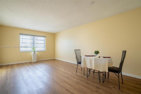 Condominio en venta en Hollywood, Florida, 1 dormitorio, 60.39 m2 № 2020918 - foto 17