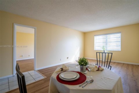 Condominio en venta en Hollywood, Florida, 1 dormitorio, 60.39 m2 № 2020918 - foto 2
