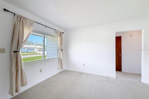 House in Tavares, Florida 3 bedrooms, 142.33 sq.m. № 2208547 - photo 9