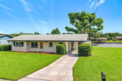 House in Tavares, Florida 3 bedrooms, 142.33 sq.m. № 2208547 - photo 2