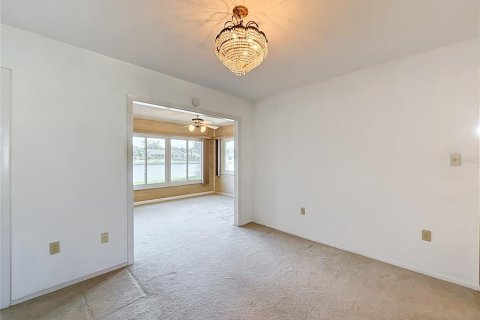 House in Tavares, Florida 3 bedrooms, 142.33 sq.m. № 2208547 - photo 14