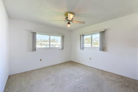 House in Tavares, Florida 3 bedrooms, 142.33 sq.m. № 2208547 - photo 23