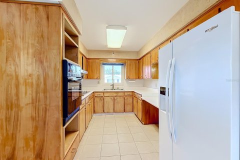 House in Tavares, Florida 3 bedrooms, 142.33 sq.m. № 2208547 - photo 16