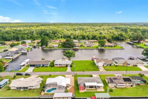House in Tavares, Florida 3 bedrooms, 142.33 sq.m. № 2208547 - photo 4