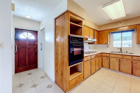 House in Tavares, Florida 3 bedrooms, 142.33 sq.m. № 2208547 - photo 17