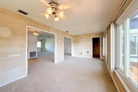 House in Tavares, Florida 3 bedrooms, 142.33 sq.m. № 2208547 - photo 27