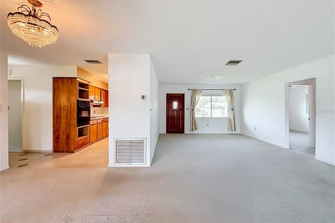 House in Tavares, Florida 3 bedrooms, 142.33 sq.m. № 2208547 - photo 15