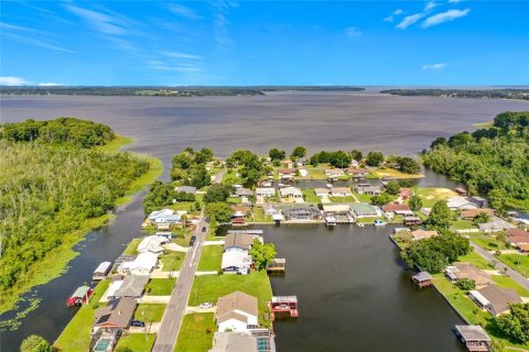 House in Tavares, Florida 3 bedrooms, 142.33 sq.m. № 2208547 - photo 8
