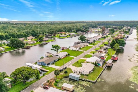 House in Tavares, Florida 3 bedrooms, 142.33 sq.m. № 2208547 - photo 5