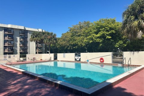 Condo in Coral Springs, Florida, 1 bedroom  № 1792447 - photo 3