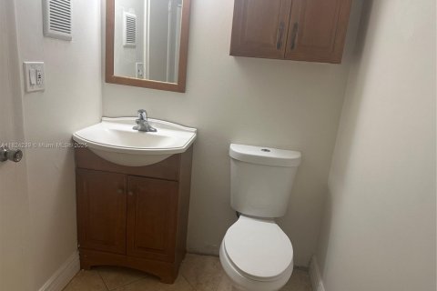 Condo in Coral Springs, Florida, 1 bedroom  № 1792447 - photo 12