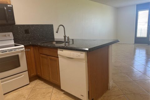 Condo in Coral Springs, Florida, 1 bedroom  № 1792447 - photo 5