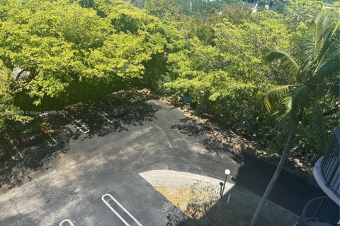 Condo in Coral Springs, Florida, 1 bedroom  № 1792447 - photo 14