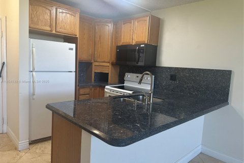 Condo in Coral Springs, Florida, 1 bedroom  № 1792447 - photo 4