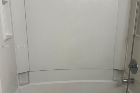 Condo in Coral Springs, Florida, 1 bedroom  № 1792447 - photo 13