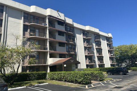 Condo in Coral Springs, Florida, 1 bedroom  № 1792447 - photo 16