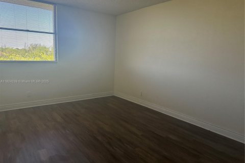 Condo in Coral Springs, Florida, 1 bedroom  № 1792447 - photo 11