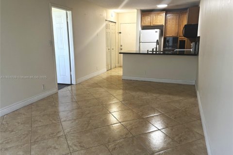Condo in Coral Springs, Florida, 1 bedroom  № 1792447 - photo 7