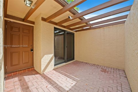 Condo in Sunrise, Florida, 2 bedrooms  № 1944856 - photo 24