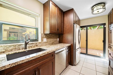 Condo in Sunrise, Florida, 2 bedrooms  № 1944856 - photo 5