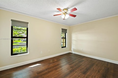 Condo in Sunrise, Florida, 2 bedrooms  № 1944856 - photo 19