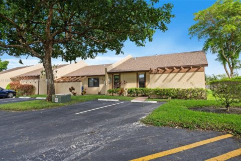 Condo in Sunrise, Florida, 2 bedrooms  № 1944856 - photo 27