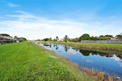 Condo in Sunrise, Florida, 2 bedrooms  № 1944856 - photo 3