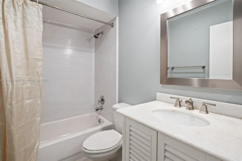 Condo in Sunrise, Florida, 2 bedrooms  № 1944856 - photo 22