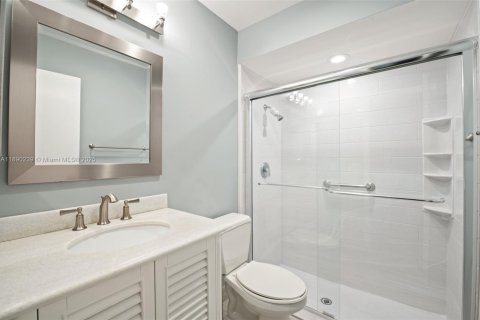 Condo in Sunrise, Florida, 2 bedrooms  № 1944856 - photo 10