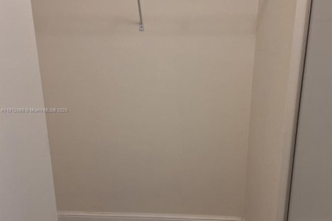 Condominio en alquiler en Hollywood, Florida, 2 dormitorios, 106.84 m2 № 1929196 - foto 18