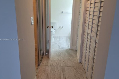 Condominio en alquiler en Hollywood, Florida, 2 dormitorios, 106.84 m2 № 1929196 - foto 16