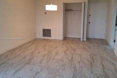 Condominio en alquiler en Hollywood, Florida, 2 dormitorios, 106.84 m2 № 1929196 - foto 5