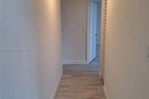 Condominio en alquiler en Hollywood, Florida, 2 dormitorios, 106.84 m2 № 1929196 - foto 11